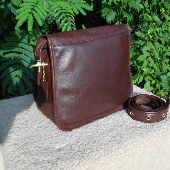 SOLD**Vintage Coach GUC Stewardess  Bag 9525,  in Mahogany, - Picture 2 of 15